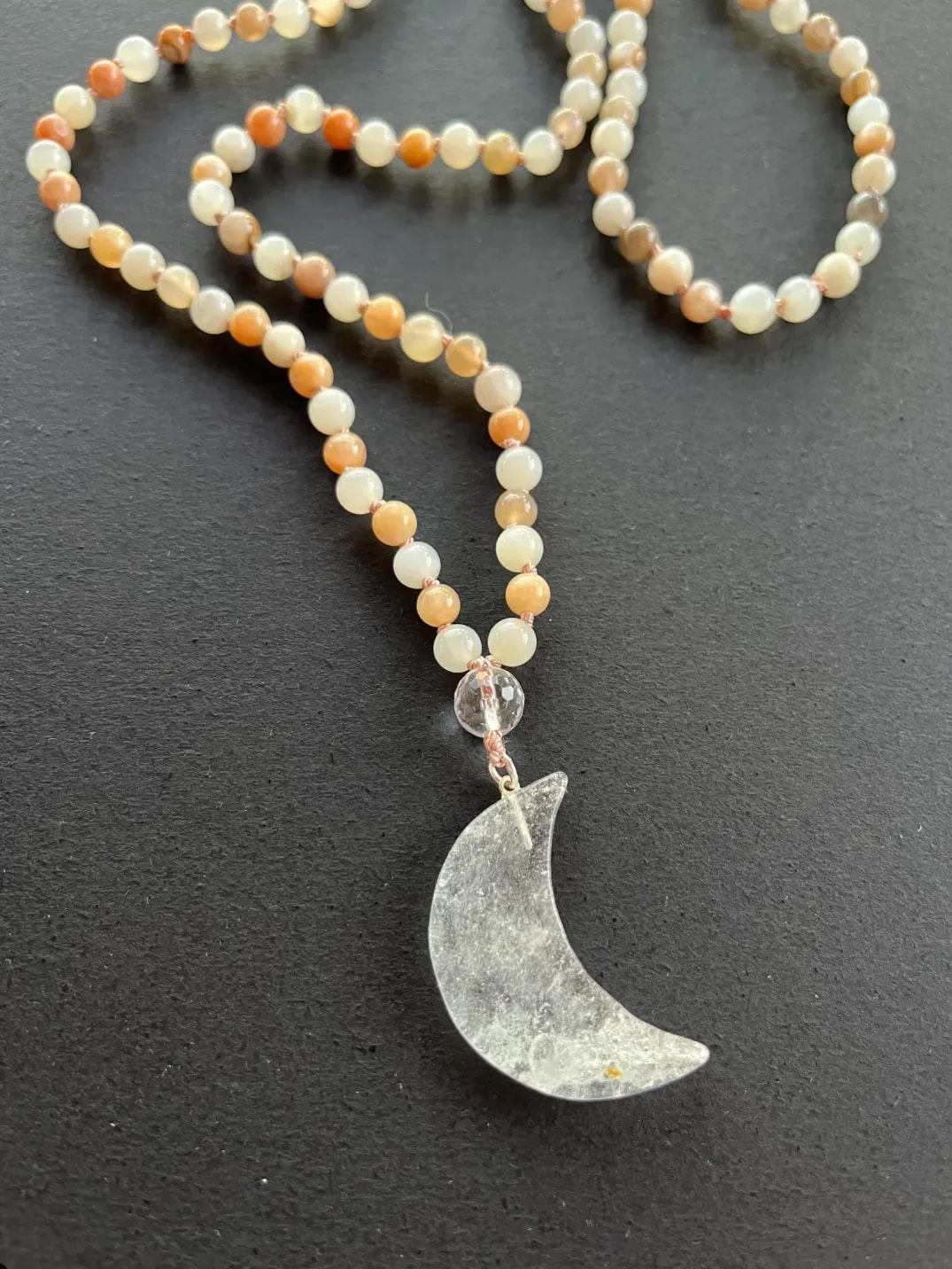 Mala mit Rosenquarz oder Mondstein – Bedeutung, Wirkung & Kaufberatung